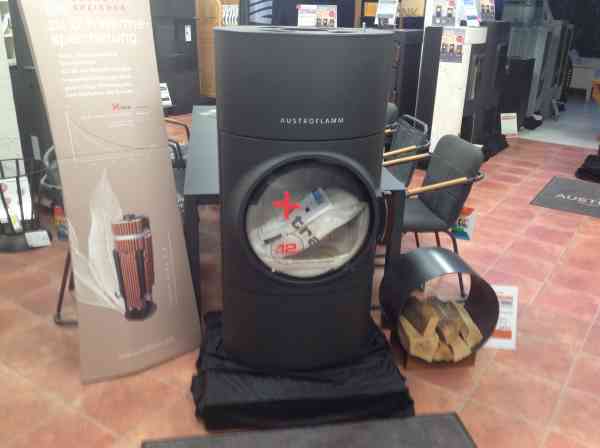 CLOU Xtra 2.0 Kaminofen Scheitholz 8 kw mit großem Wärmespeicher AUSSTELLUNGSSTÜCK